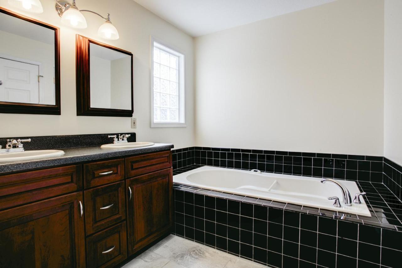 Brook Knoll - New! Beautiful Mtn Retreat W/Pool Near Asheville! 웨버빌 외부 사진